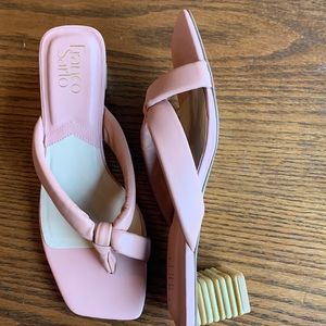 Franco Sarto bamboo block heel padded nude pink leather thong sandals NWT